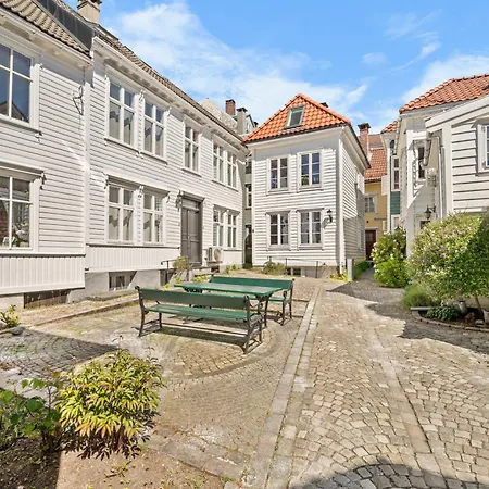 Gem Straight Out Of History - Built In 1750 * 베르겐