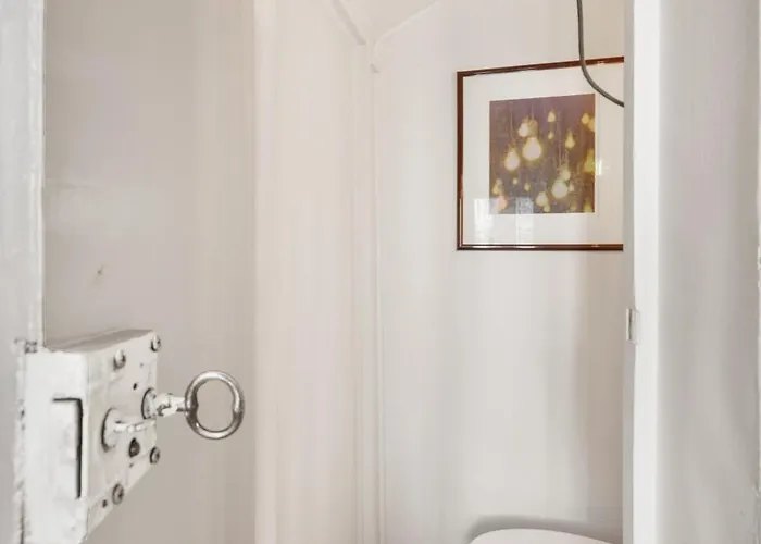 Gem Straight Out Of History - Built In 1750 베르겐