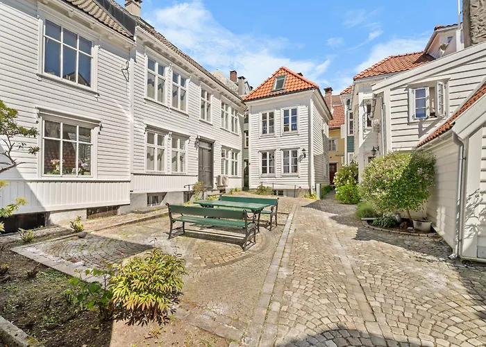 Gem Straight Out Of History - Built In 1750 * 베르겐