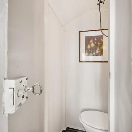 Gem Straight Out Of History - Built In 1750 Bergen